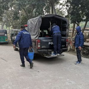 নড়িয়ায় যৌথ বাহিনীর অভিযানে ৯৫টি ককটেল উদ্ধার, আটক ৩