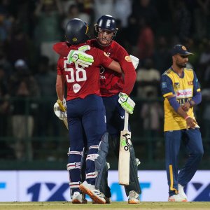 এক ম্যাচ হাতে রেখেই লঙ্কায় সিরিজ জয় ইংল্যান্ডের