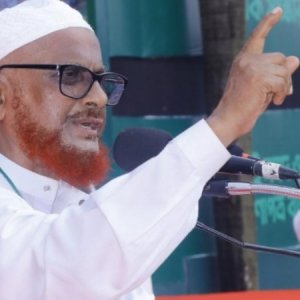 ১৭ বছর পর দেশে ফিরে নেতা বলছেন ‘আমরা পালাই না’: এ টি এম আজহার