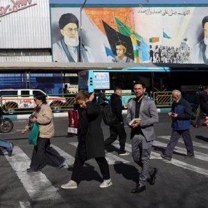 মার্কিন হামলার শঙ্কায় ইরান, নতুন বিক্ষোভে ক্ষমতা হারানোর ভয়