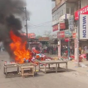 মার্কেট দখলে বাধা দেওয়ায় মালিককে পিটিয়ে হত্যা, আহত ৮