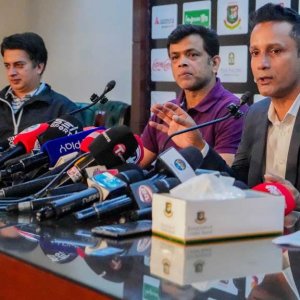 ‘প্রশ্নটা এমনভাবে করেছেন, আপনার ভিউয়ার্স বাড়ানোর জন্য‘