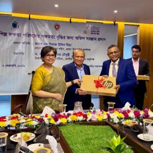 শিল্প-সংযোগ জোরদারে ১৩ আইএসসিকে সরঞ্জাম সহায়তা