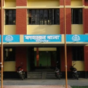 দুর্বৃত্তের ছোড়া দাহ্য পদার্থে গৃহবধূ দগ্ধ