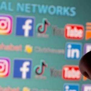 ভারতে জোরালো হচ্ছে শিশুদের জন্য সোশ্যাল মিডিয়া নিষিদ্ধের প্রস্তাব