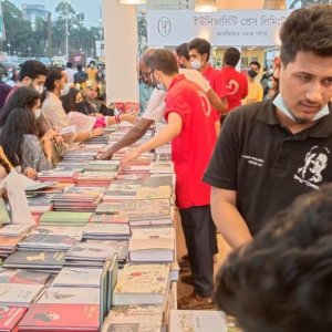 একুশে বইমেলা নিয়ে মুখোমুখি বাংলা একাডেমি ও প্রকাশকরা 