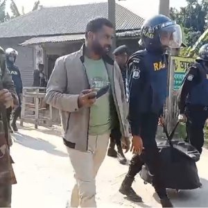 গাইবান্ধায় বিএনপির নির্বাচনি অফিসের সামনে থেকে ককটেল সদৃশ বস্তু উদ্ধার