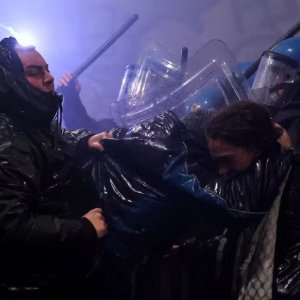 অলিম্পিক আয়োজনের বিরুদ্ধে ইতালিতে সাধারণ মানুষের বিক্ষোভ