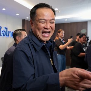 থাইল্যান্ডের নির্বাচনে বড় ব্যবধানে এগিয়ে অনুতিনের দল