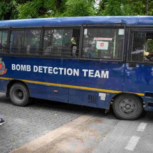 ‘দিল্লি হবে খালিস্তান’, ভারতের পার্লামেন্টে ও ১৫ স্কুলে হামলার হুমকি