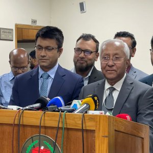 ভোটকেন্দ্রে মোবাইল নেওয়া যাবে, তবে গোপন কক্ষে প্রবেশ নিষিদ্ধ: ইসি সচিব 