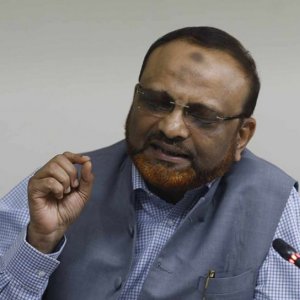 ঢাবি উপাচার্যের পদত্যাগের ঘোষণা