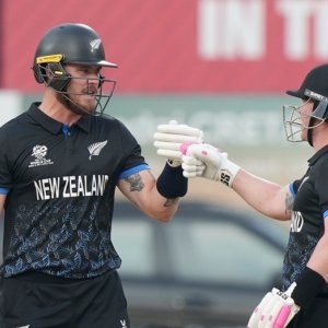 রেকর্ড গড়ে নিউজিল্যান্ডকে জেতালেন সেইফার্ট-অ্যালেন