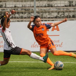 ৮ গোলে জিতে শিরোপার দ্বারপ্রান্তে ঋতুপর্ণারা