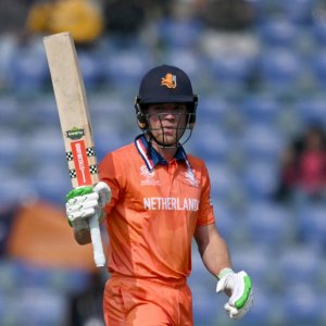 বাস ডি লিডের অলরাউন্ড নৈপুণ্যে বিশ্বকাপে রেকর্ড জয় ডাচদের