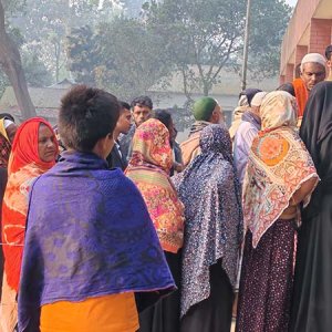 শেরপুরে উৎসবমুখর ভোটগ্রহণ চলছে, কেন্দ্রে ভোটারদের ভিড়