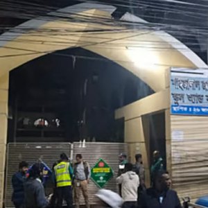 সিলেটে পর্যবেক্ষক পরিচয়ে ভোটকেন্দ্রে প্রবেশ, আটক ৩ 