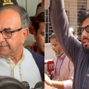 ভোটকেন্দ্রে বিড়ম্বনায় আব্বাস, জনগণের রায় মেনে নেওয়ার প্রতিশ্রুতি ইশরাকের