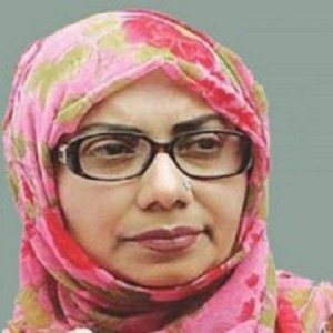 পাটওয়ারীর পর এবার মির্জা আব্বাসের স্ত্রী রিটার্নিং অফিসারের কার্যালয়ে 