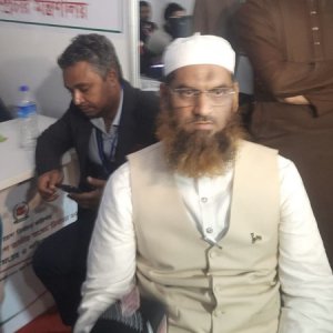 কারচুপির অভিযোগ নিয়ে গভীর রাতে ইসিতে মামুনুল হক