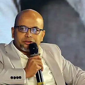 ‘পদত্যাগ’ করে দেশ ছেড়েছেন ফয়েজ আহমেদ তৈয়্যব