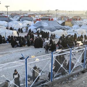 সিরিয়া থেকে ৫ সহস্রাধিক আইএস বন্দিকে ইরাকে স্থানান্তর
