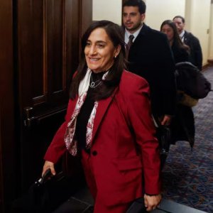 নিষেধাজ্ঞা বাড়িয়ে ইরানের সরকার পরিবর্তন করতে চায় কানাডা