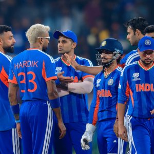 পাকিস্তানকে সহজে হারিয়ে সুপার এইটে ভারত