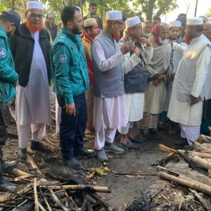 খুলনায় জামায়াত নেতার বাড়িতে অগ্নিসংযোগ, অভিযোগ বিএনপির বিরুদ্ধে খুলনায় জামায়াত নেতার বাড়িতে অগ্নিসংযোগ, অভিযোগ বিএনপির বিরুদ্ধে