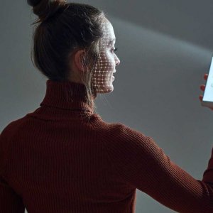 ফেস আইডি ব্যবহার করছেন? এখনই সাবধান হোন