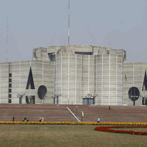 মঙ্গলবার এমপিদের কয়টি শপথ হবে? 