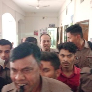 ধানমন্ডি-৩২ নম্বরে ফুল দিতে যাওয়ার অভিযোগে গ্রেফতার তিন যুবক কারাগারে 