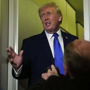 জেনেভায় শান্তি আলোচনার আগে ইউক্রেনকে ট্রাম্পের হুঁশিয়ারি