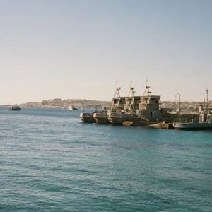 হরমুজ প্রণালীতে সামরিক মহড়া শুরু করেছে ইরান