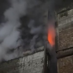 পুরান ঢাকায় জুতার কারখানার আগুন নিয়ন্ত্রণে