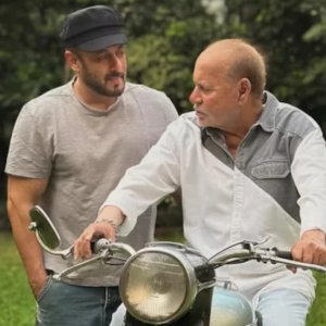 ভেন্টিলেটরে সেলিম খান, যা জানালেন চিকিৎসক