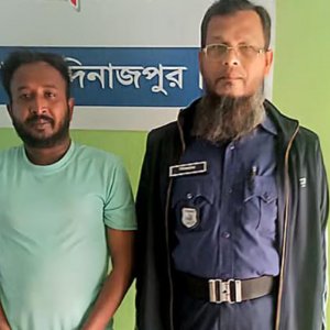 কলেজছাত্রীকে ধর্ষণচেষ্টার মামলায় বহিষ্কৃত ছাত্রদল নেতা গ্রেফতার কলেজছাত্রীকে ধর্ষণচেষ্টার মামলায় বহিষ্কৃত ছাত্রদল নেতা গ্রেফতার