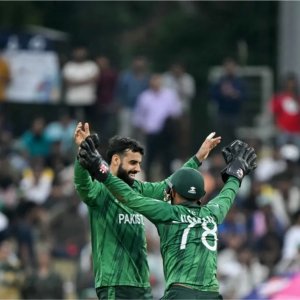 ফারহানের বিধ্বংসী সেঞ্চুরিতে ভর করে সুপার এইটে পাকিস্তান