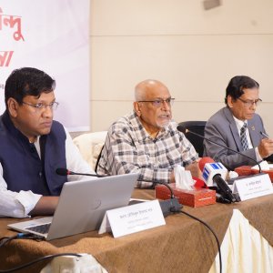 আগের সরকারের আর্থিক দায়-দেনা পর্যালোচনায় ‘ট্রানজিশন টিম’ গঠনের আহ্বান ড. দেবপ্রিয়ের