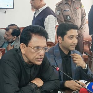 ক্লাসরুম ছেড়ে আন্দোলন করবেন, এটা হতে পারে না: শিক্ষামন্ত্রী 