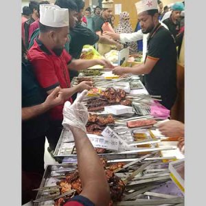 প্রথম রোজায় পুরান ঢাকায় ইফতারি বিক্রির ধুম