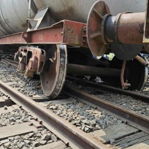 চাঁপাইনবাবগঞ্জে তেলবাহী ট্রেনের চারটি ওয়াগন লাইনচ্যুত চাঁপাইনবাবগঞ্জে তেলবাহী ট্রেনের চারটি ওয়াগন লাইনচ্যুত