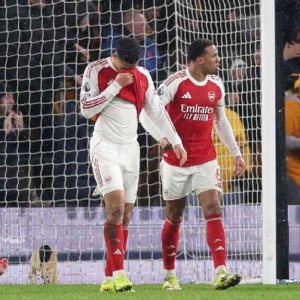 আবারও শিরোপা পথে ধাক্কা আর্সেনালের