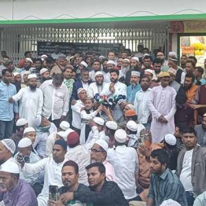 প্রথম রোজায় শ্রমজীবীদের সঙ্গে ইফতার করলেন মুক্তিযুদ্ধ বিষয়ক প্রতিমন্ত্রী