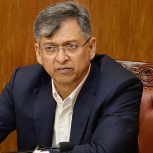 জনআস্থা অর্জনে দ্রুত জনপ্রত্যাশা পূরণের নির্দেশ স্বরাষ্ট্রমন্ত্রীর