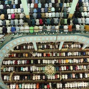 রমজানের প্রথম জুমা: কানায় কানায় পূর্ণ বায়তুল মোকাররম