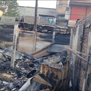 ফেনীতে বাজারে আগুনে পুড়লো ১১ দোকান ফেনীতে বাজারে আগুনে পুড়লো ১১ দোকান