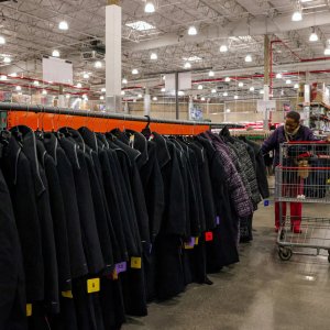 অস্থির এক বছর শেষে মার্কিন অর্থনীতির গতি মন্থর