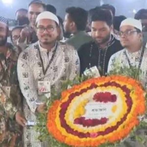 শহীদ মিনারে সাদিক কায়েম-ফরহাদদের শ্রদ্ধা, ফেসবুক পোস্টে সর্ব মিত্র চাকমার ক্ষোভ