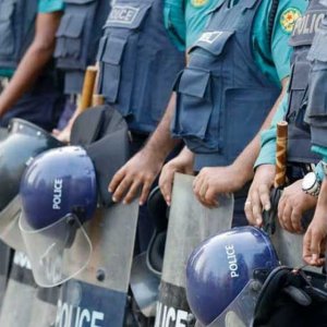 পুলিশের মনোবল ও মানুষের আস্থা ফেরাতে কী করবে সরকার